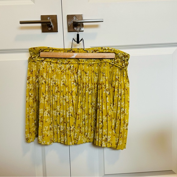 American Eagle Outfitters, yellow floral pleated skirt, size 10 - Picture 7 of 7